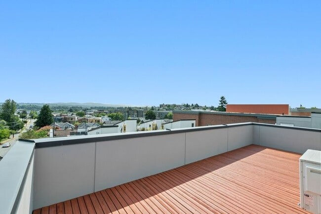 Building Photo - Trendy West Seattle Townhome w/Air Conditi...