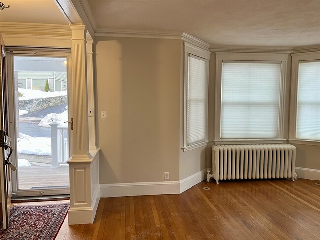 Building Photo - 14-16-16 Richardson Ave