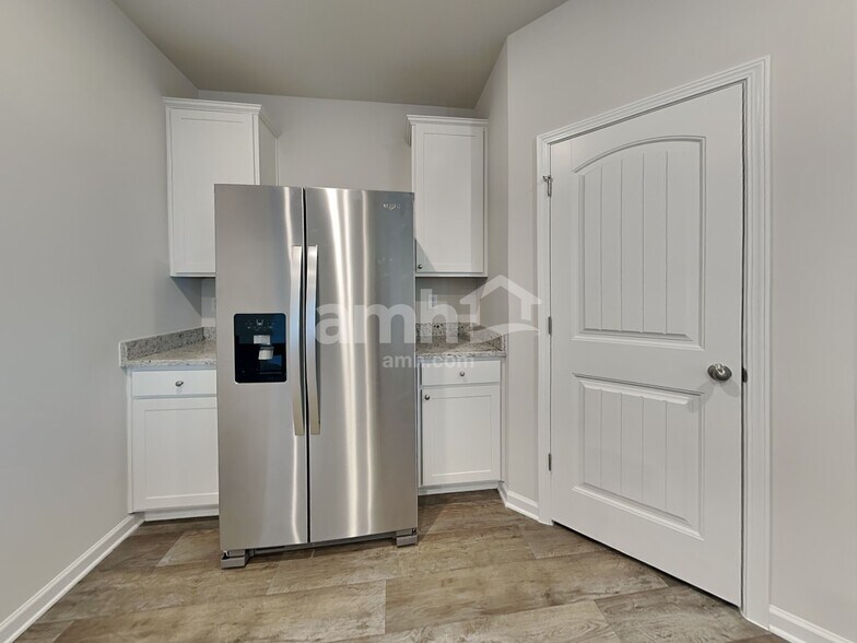 Building Photo - 3232 Emberly Dr