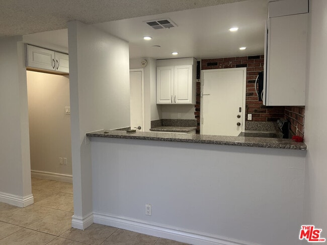 Building Photo - 14501 Tupper St