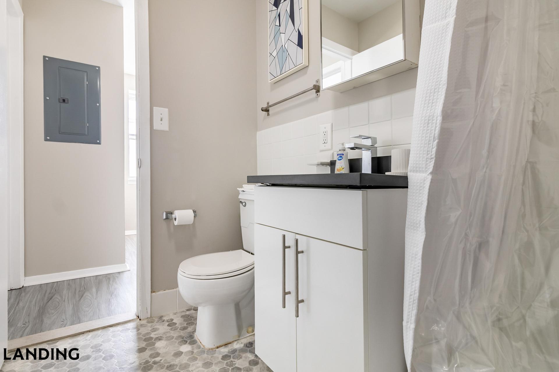 Building Photo - 265 College St