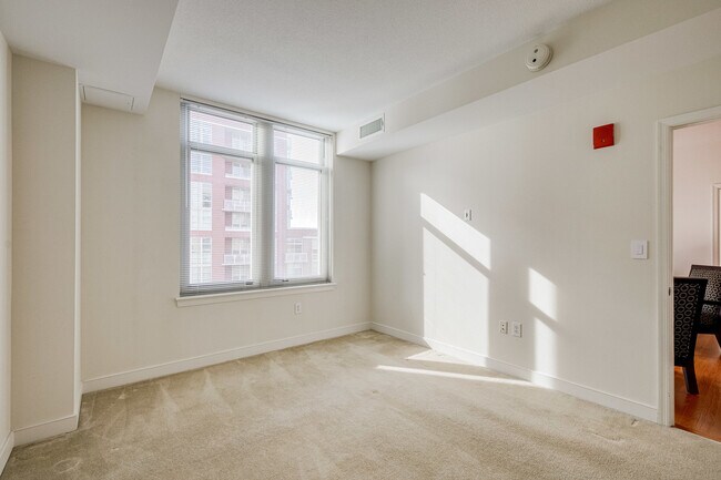 Building Photo - 155 Potomac Passage