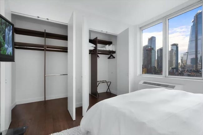 Building Photo - 605 W 42nd St