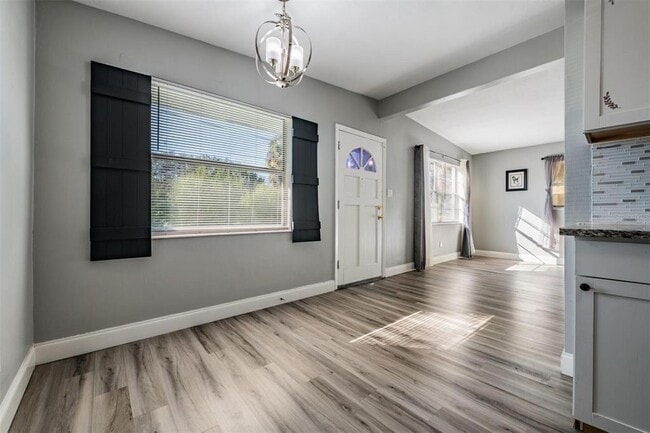 Building Photo - 810 Jurgens St