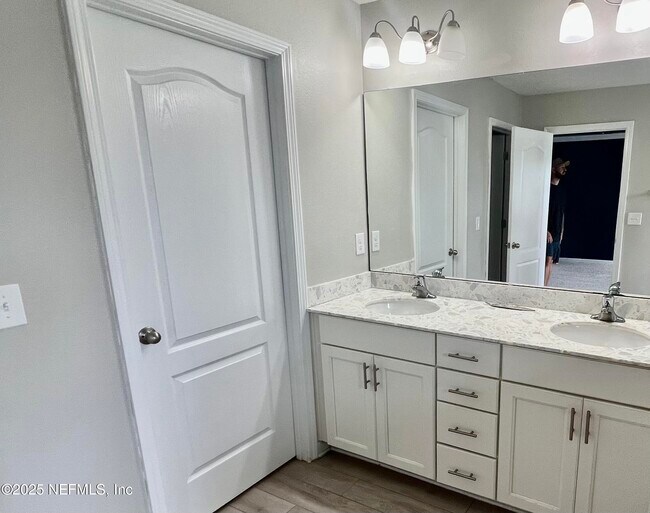 Building Photo - 11498 Red Koi Dr
