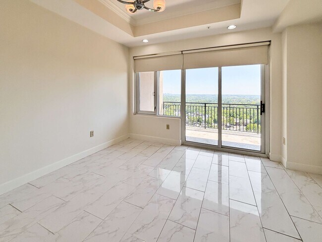 Building Photo - A 2 BR Lifestyle of Luxury at One Vinings Mountain!