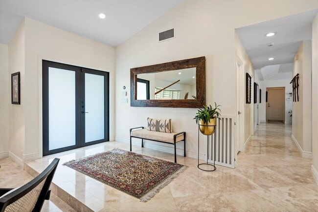Building Photo - 3765 Kings Way