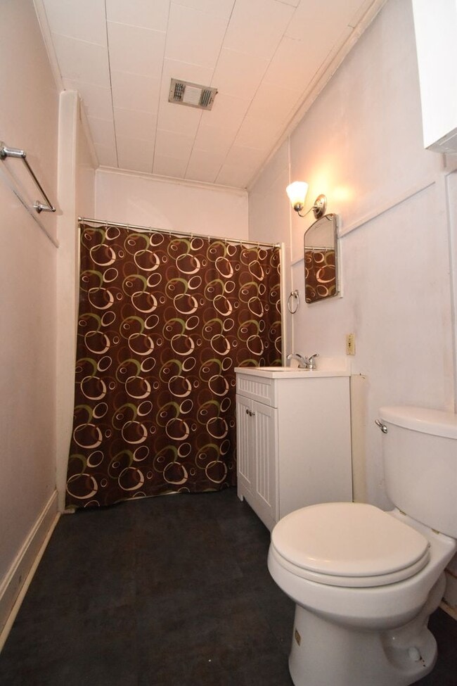 Building Photo - One Bedroom House Close to LA Tech & Downt...