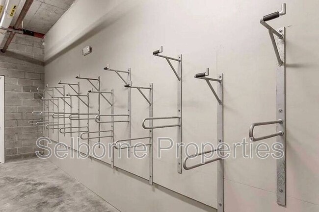Building Photo - 5239 Claremont Ave