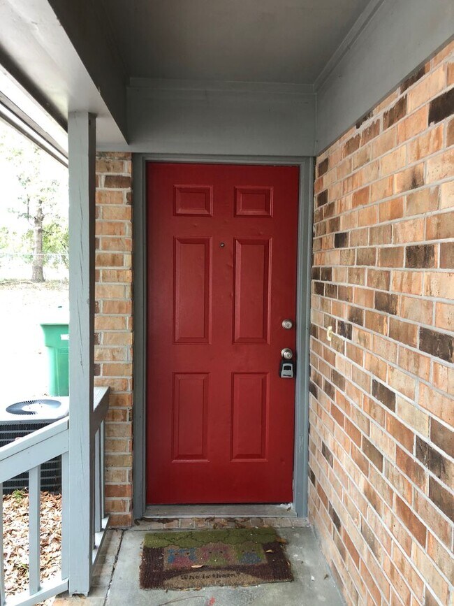 Building Photo - Ash Street (1028)