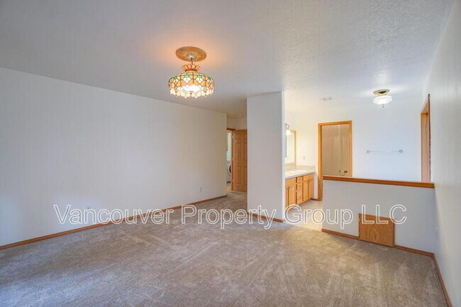 Building Photo - 15720 NE 13th Way