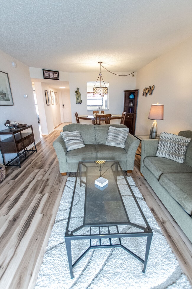 Building Photo - 1000 Cove Cay Dr