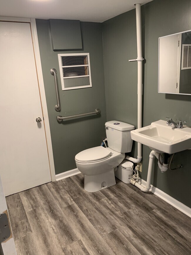 Building Photo - 261 E Haines St