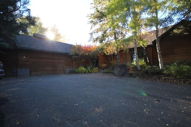 Building Photo - Custom Built Home in a Country Setting, 3 ...