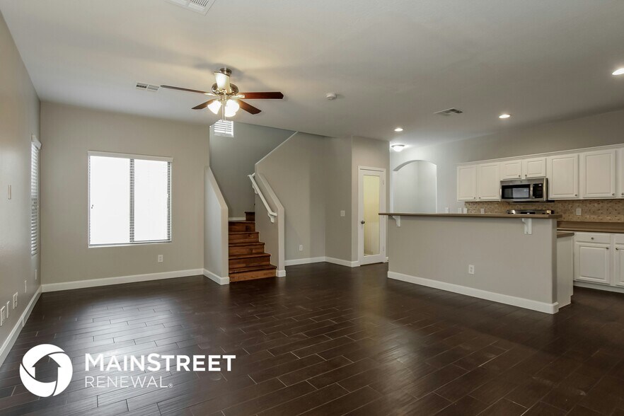Building Photo - 5512 W Darrow Dr