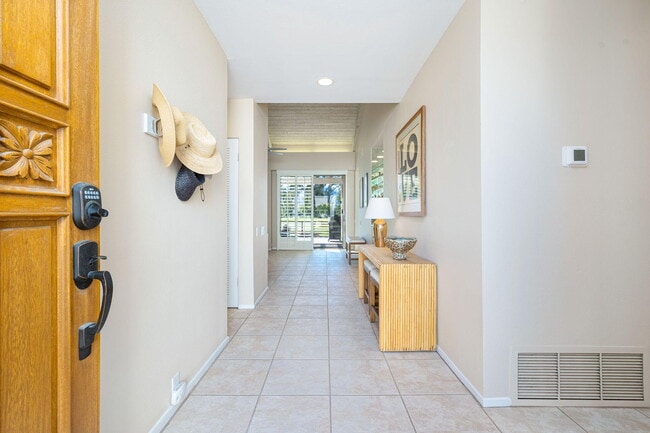 Building Photo - 717 Inverness Dr