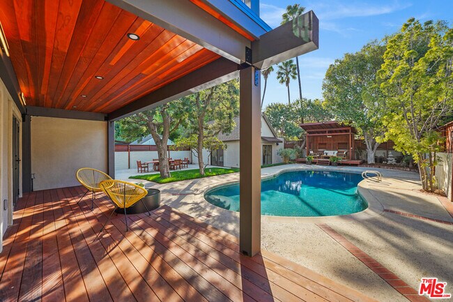 Building Photo - 665 McCadden Pl
