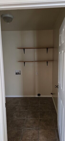 Building Photo - 1039 Meadowbrook Ave