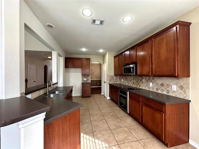 Building Photo - 9409 Fenway Dr