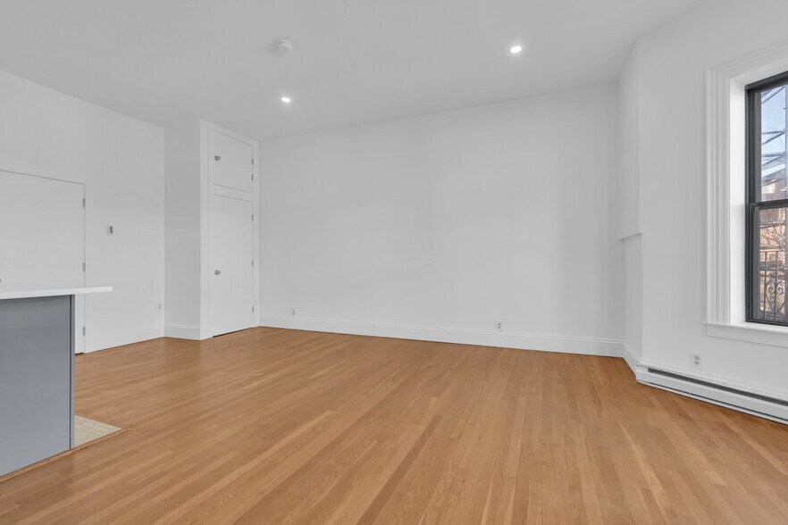 Building Photo - 389 Beacon St