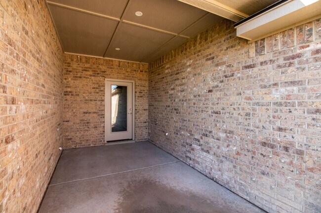 Building Photo - 2700 Tampa Bay Ave