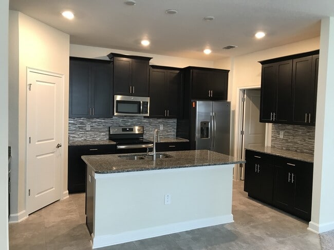 Building Photo - Newer 4/3 Single Story Home Lake Nona/Moss...