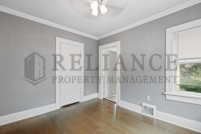 Building Photo - 332 N Rutan St