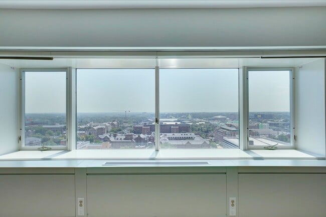 Building Photo - 555 E William St