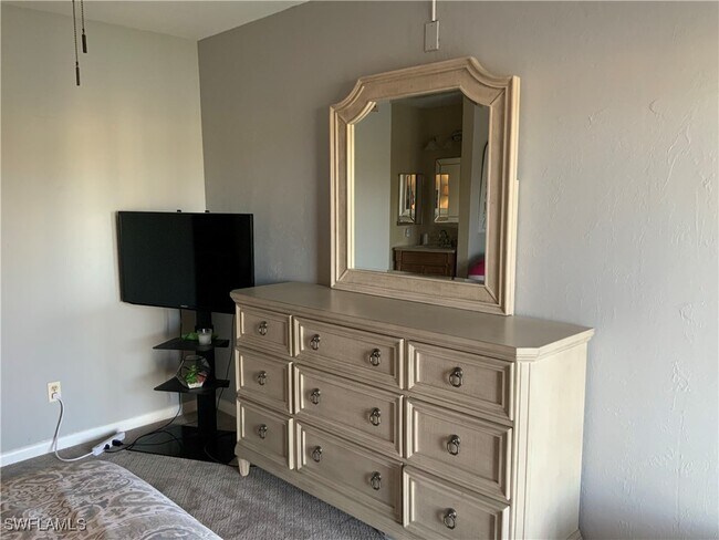 Building Photo - 5530 Rattlesnake Hammock Rd