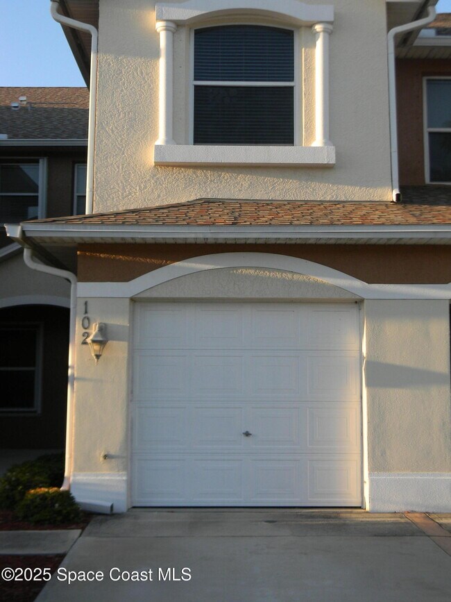 Building Photo - 1030 Venetian Dr