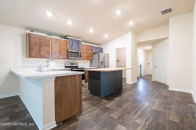 Building Photo - 2446 Oak Stream Dr
