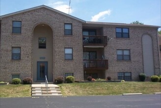 Building Photo - 4326 Villa Dr