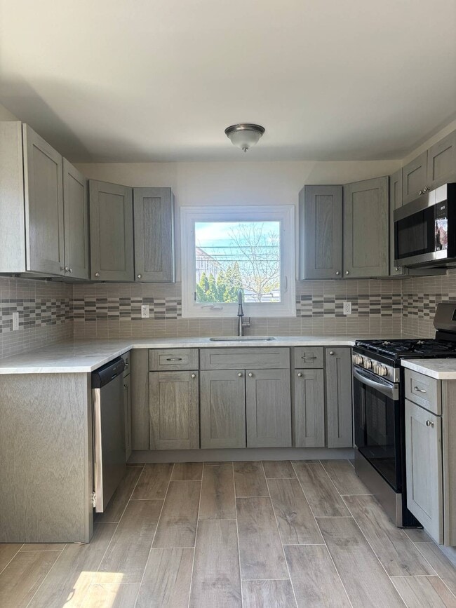 Building Photo - 527 Willowbrook Rd