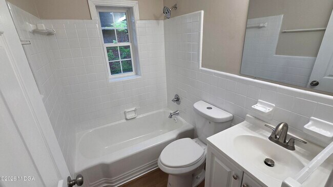 Building Photo - 1460 Brentwood Ave