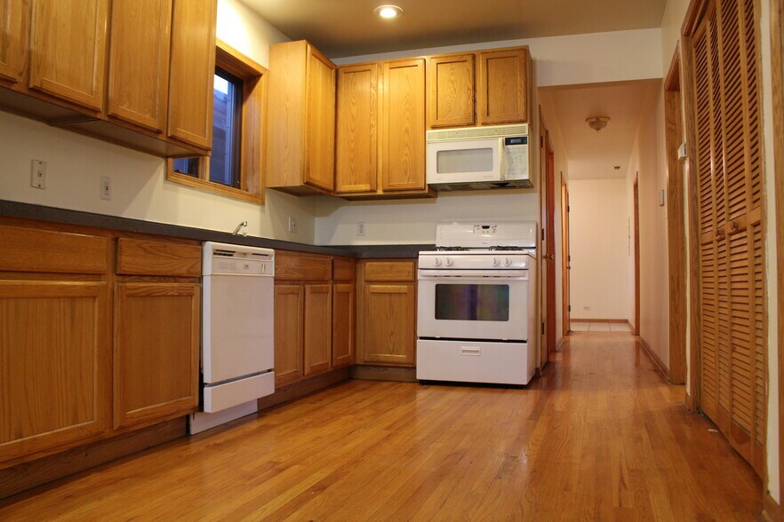 Building Photo - 2451 W Taylor St