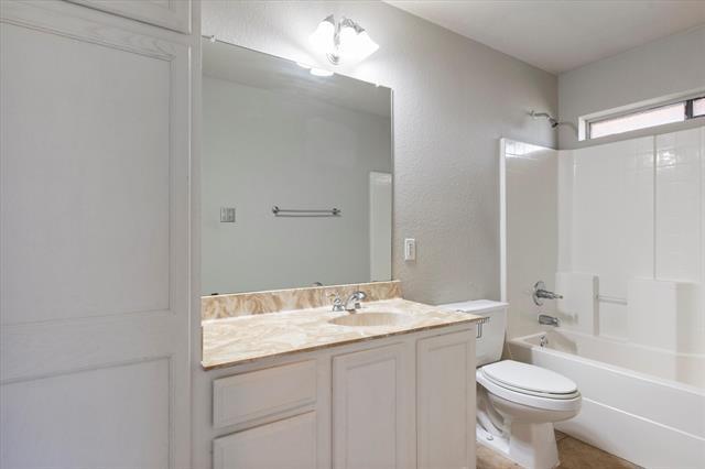 Building Photo - 6104 Alexus Dr