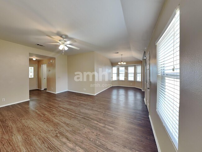 Building Photo - 102 Quail Cir