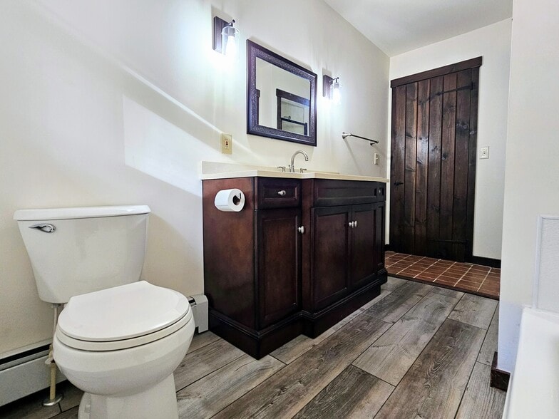 Building Photo - 135 Fraelich Rd