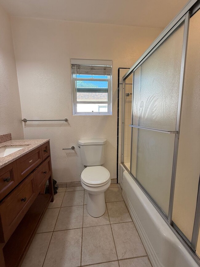 Building Photo - 2007 Poli St