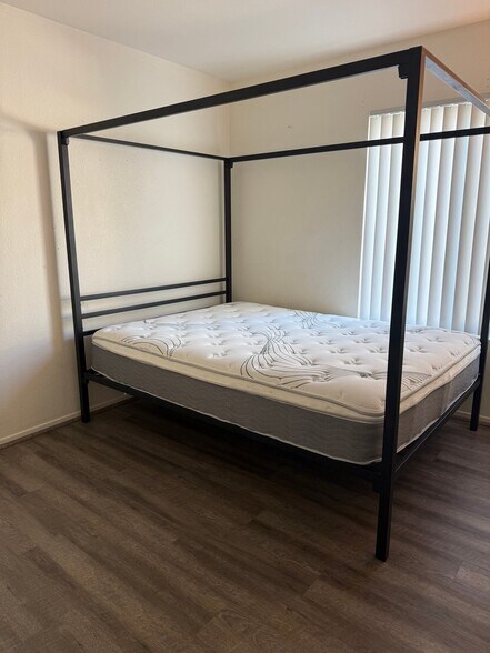 Building Photo - 1076 Oxford Ln