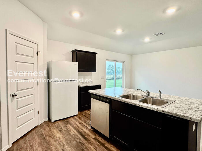 Building Photo - 707 N Dogwood Ave