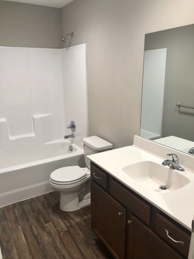 Building Photo - 4 Bed 2 Car Attached Villa in Blue Springs