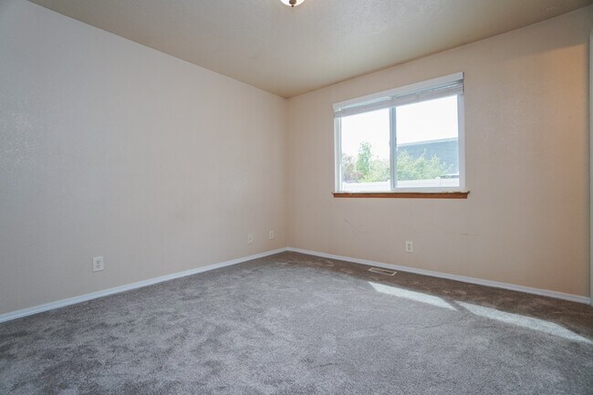 Building Photo - 2105 S Euclid Ln