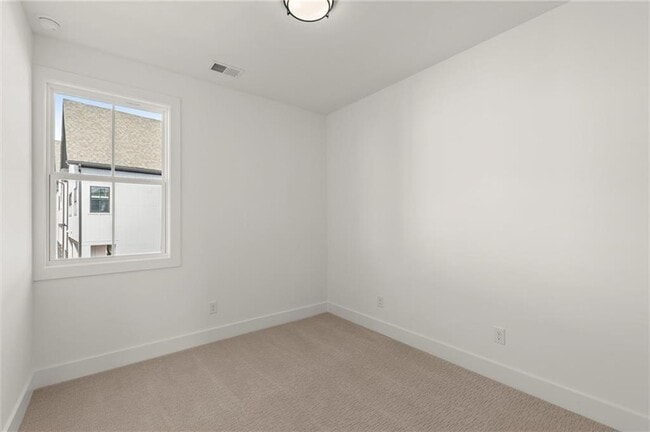 Building Photo - 673 soul Aly