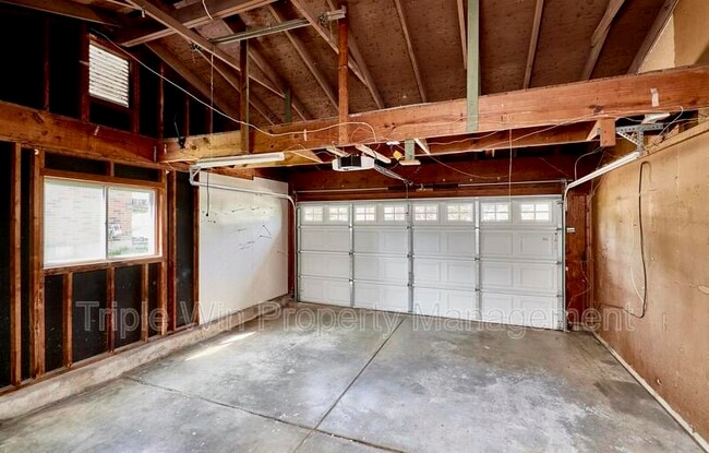 Building Photo - 2548 Bolton St