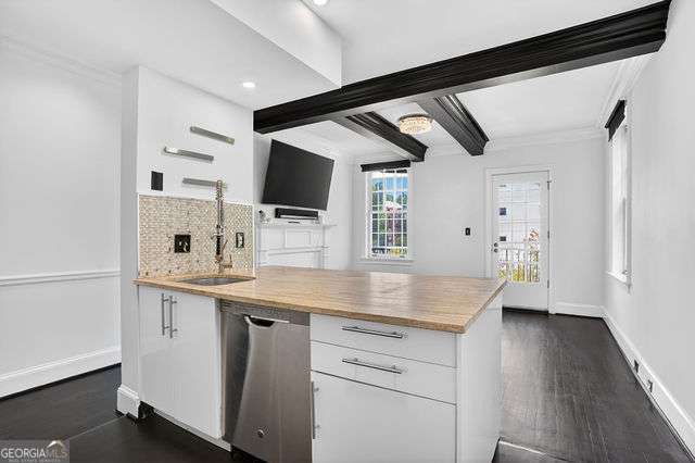 Building Photo - 2840 Peachtree Rd NW