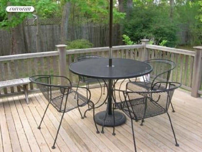 Building Photo - 101 Pantigo Rd