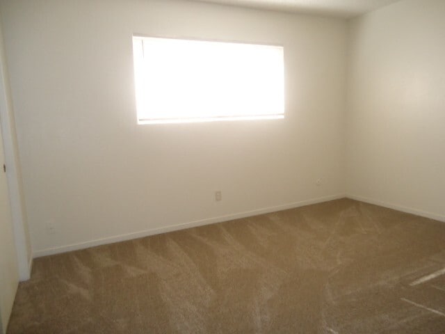Building Photo - Clean 3 Bedroom 2 Bath Home