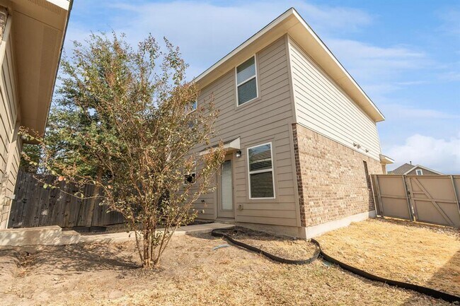 Building Photo - 18000 Malnati Dr