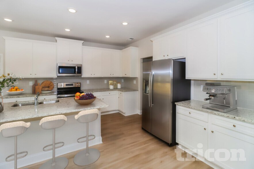 Building Photo - 102 Langham Ct